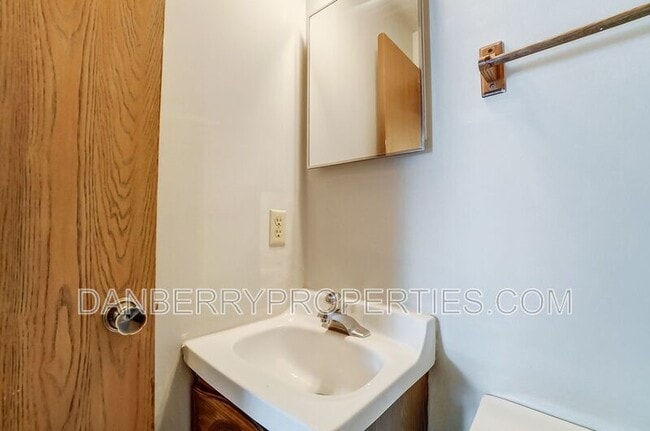 Building Photo - 3164 Kylemore Rd