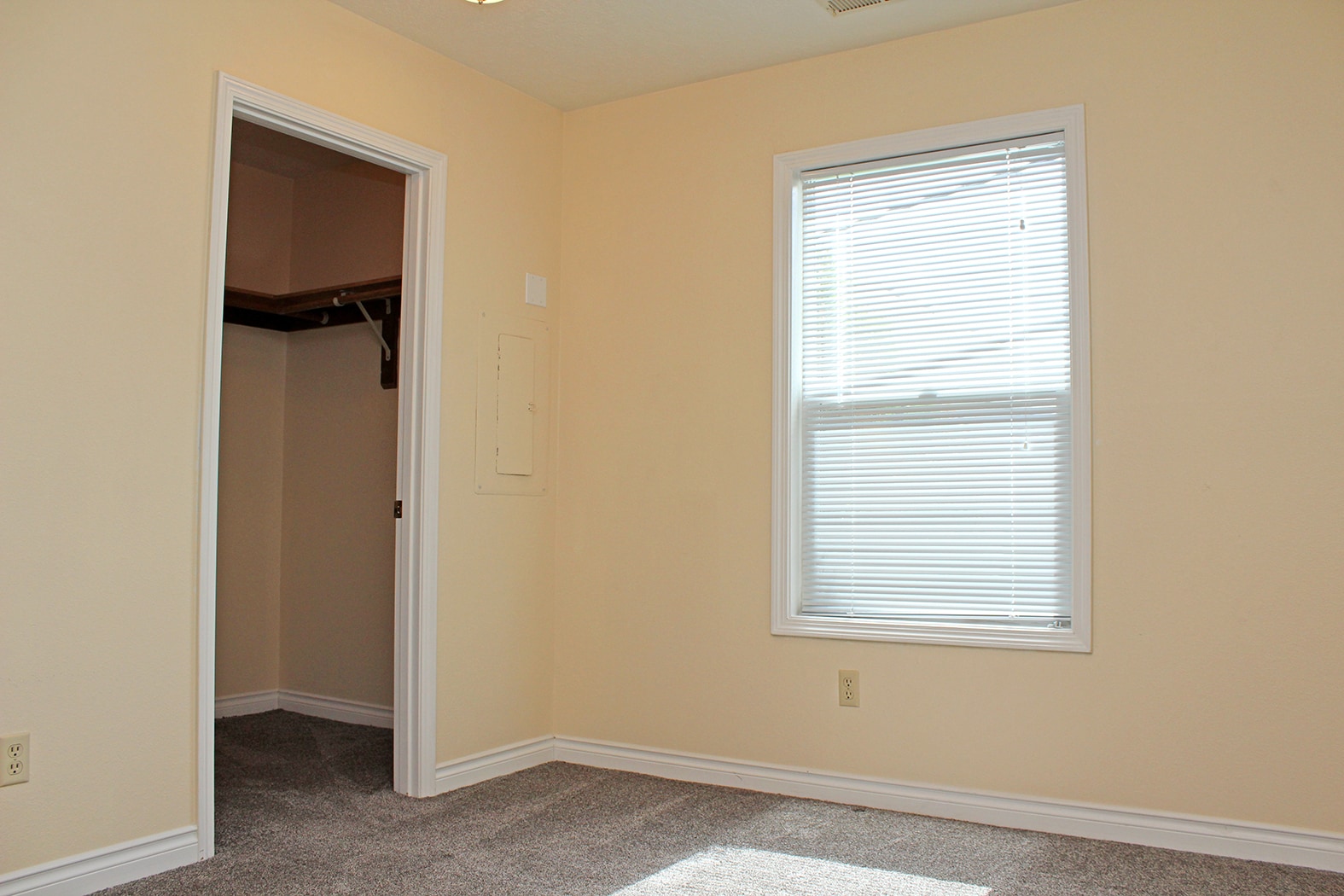 Building Photo - 3805-3805 SE Cesar Estrada Chavez Blvd