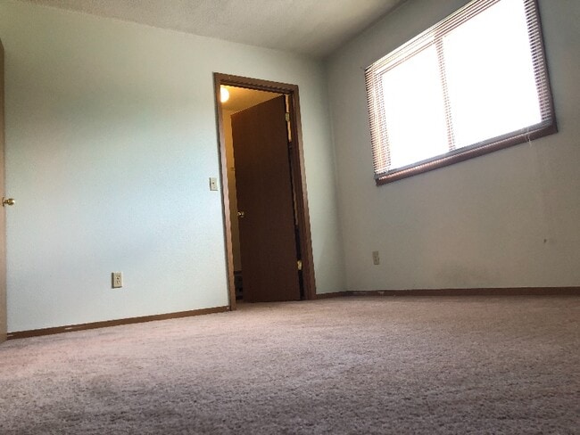 Building Photo - 2620 Westwinds Dr