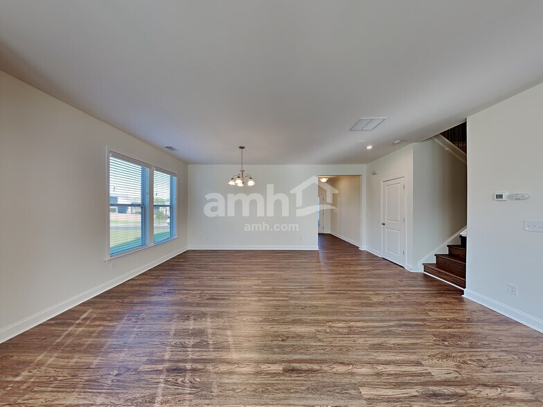 Building Photo - 5935 Hart Way