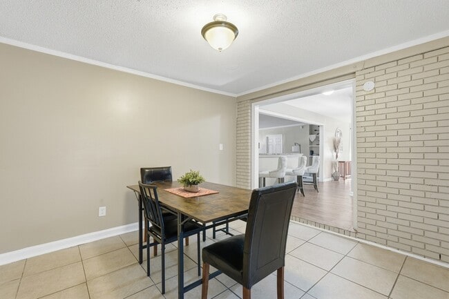 Building Photo - 2222 Bacon Park Dr