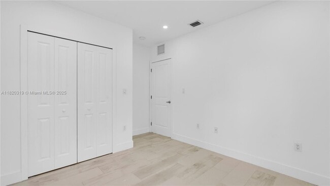 Building Photo - 3823 Thomas Ave