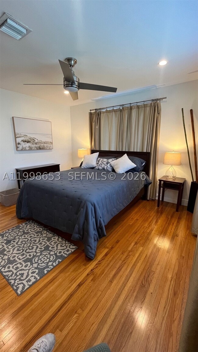 Building Photo - 411 Alesio Ave
