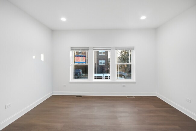 Building Photo - 1942 Elmwood Ave