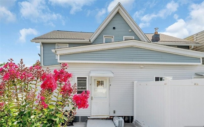 Building Photo - 425 Hancock Pl