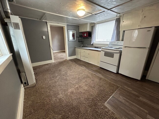 Building Photo - 1531 N Dickens St