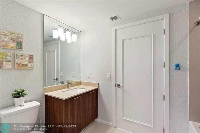 Building Photo - 5300 NW 85th Ave