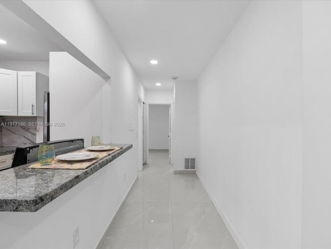 Building Photo - 4331 SW 31st Dr