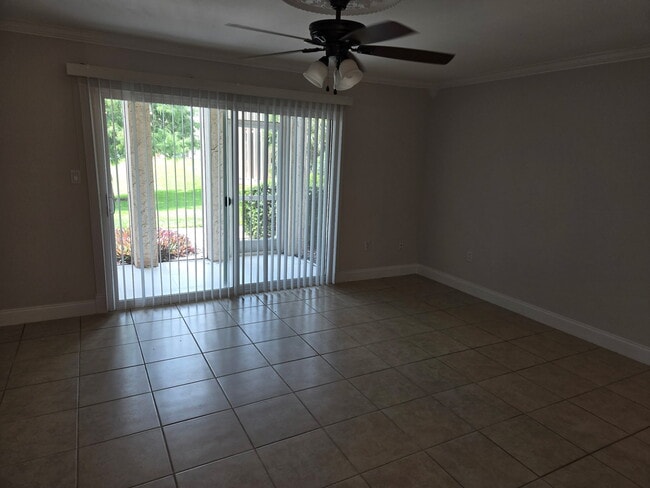 Building Photo - 536 Orange Dr