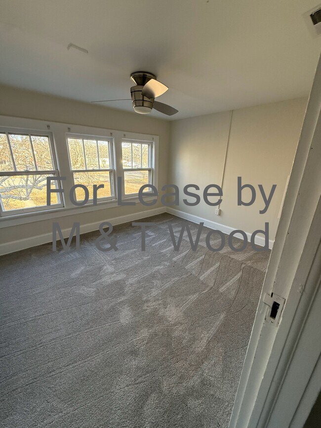 Upstairs bedroom - 3915 Old Buckingham Rd.