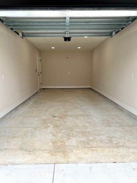 Building Photo - 555 S 28th St