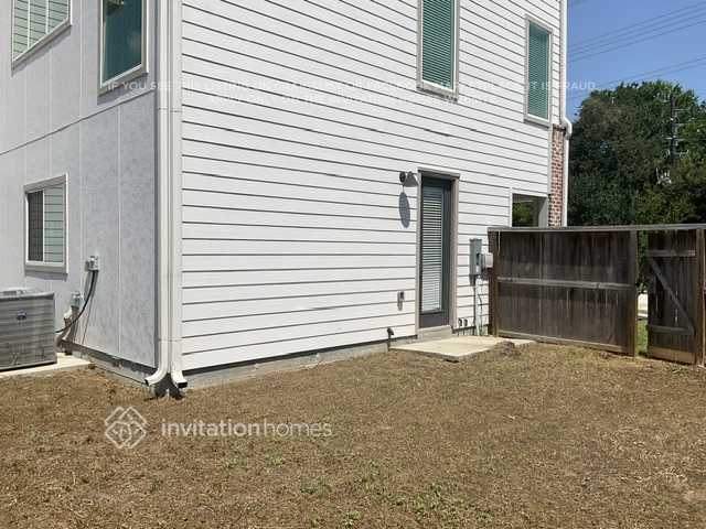 Building Photo - 10534 Executive Lake Dr