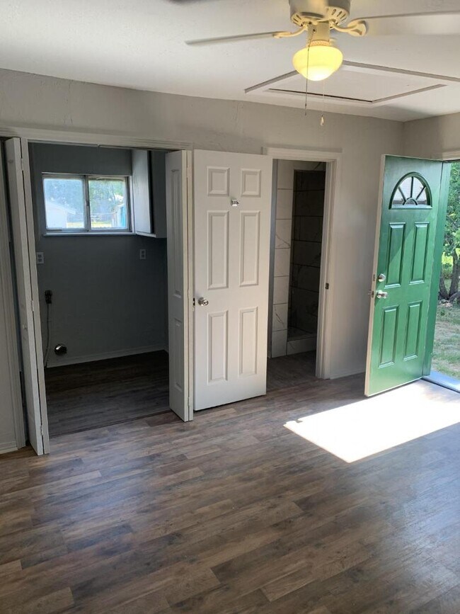 Building Photo - 405 E Rickenbacker Dr