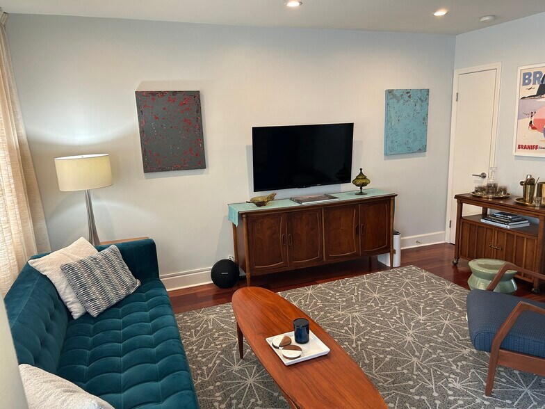 Living room - 3907 Georgia St