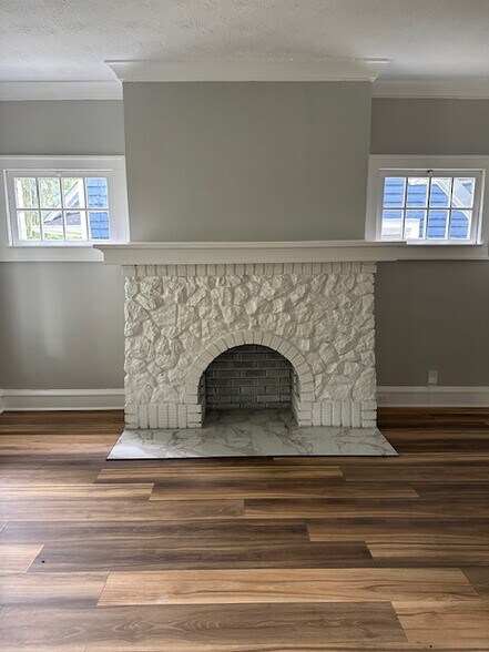 Building Photo - 3081 E Derbyshire Rd