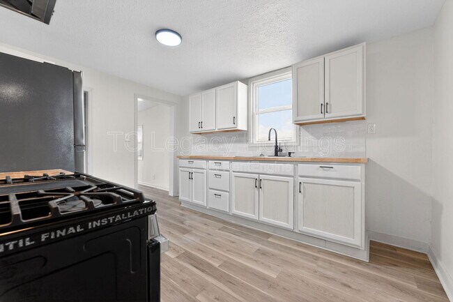 Building Photo - 2008 Pride Ave