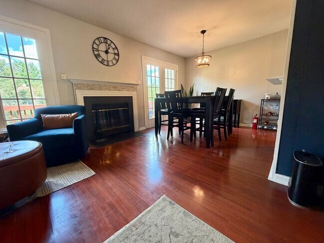 Building Photo - Stunning 3-Bedroom Townhome Nestled in Andorra Woods! Available mid-August!