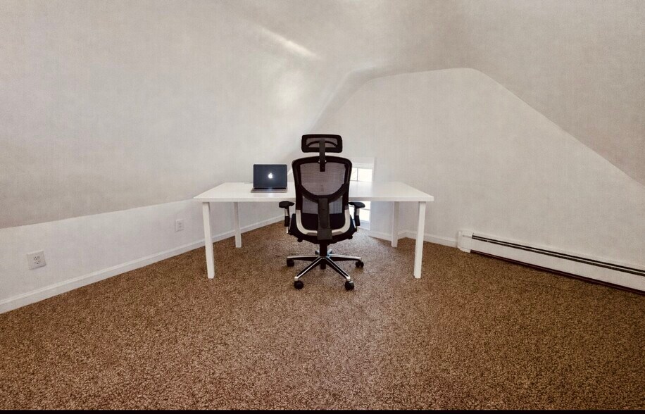 Building Photo - 230 Church St