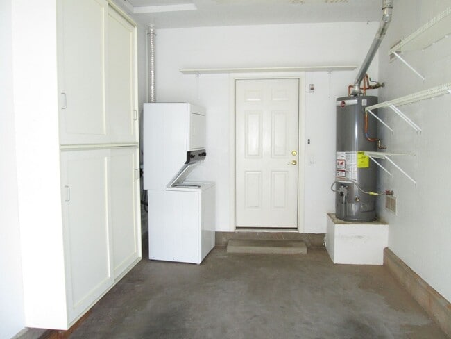 Building Photo - Unfurnished - 1 Year Rental