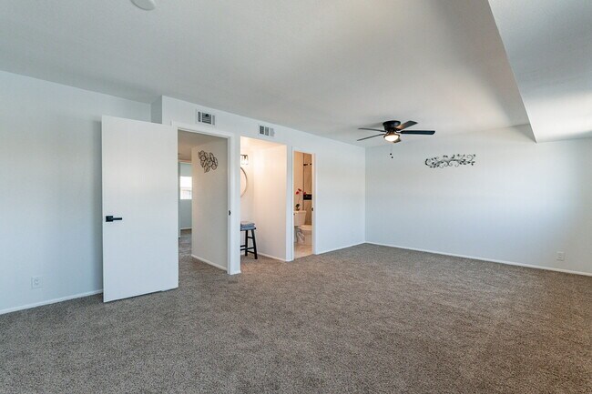 Building Photo - 6757 N 44th Ave