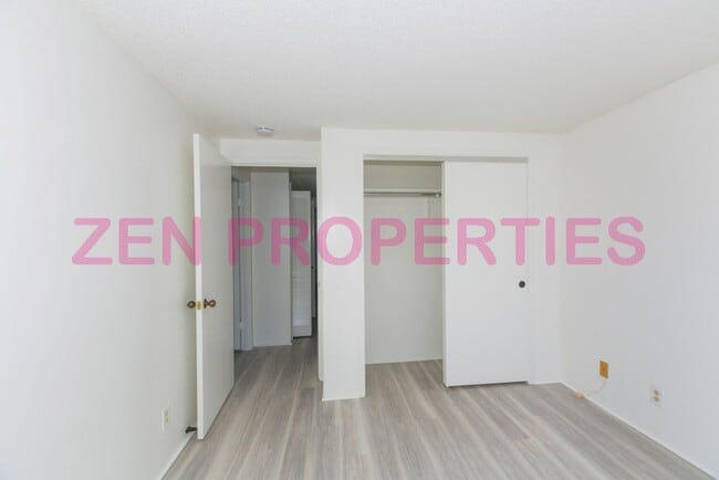 Building Photo - 3 bdrm/ 2.5 bath townhome for rent at Neho...