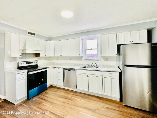 Primary Photo - 7 Plum Pl