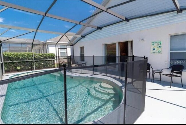 Building Photo - 8121 Fan Palm Way