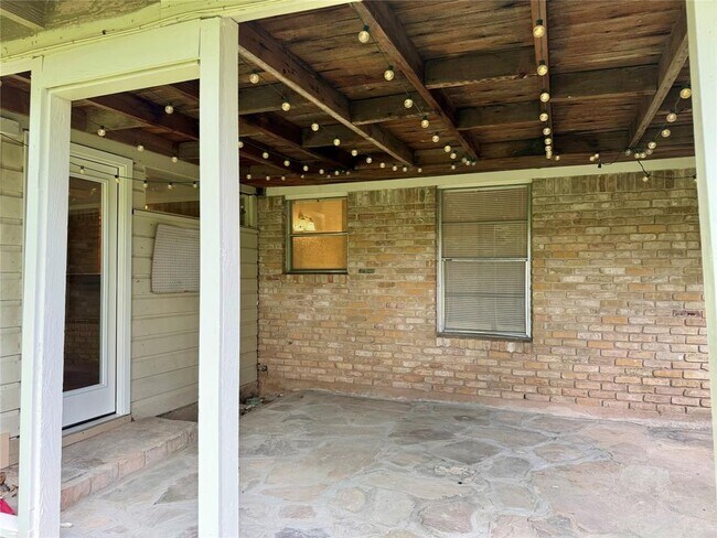 Building Photo - 5510 Delwood Dr