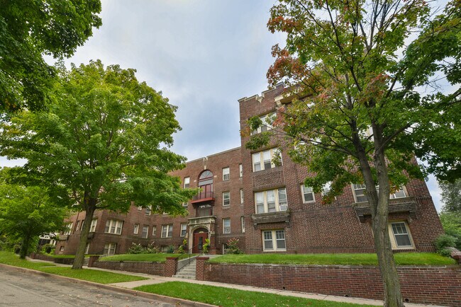 Primary Photo - 145 S Chatsworth St