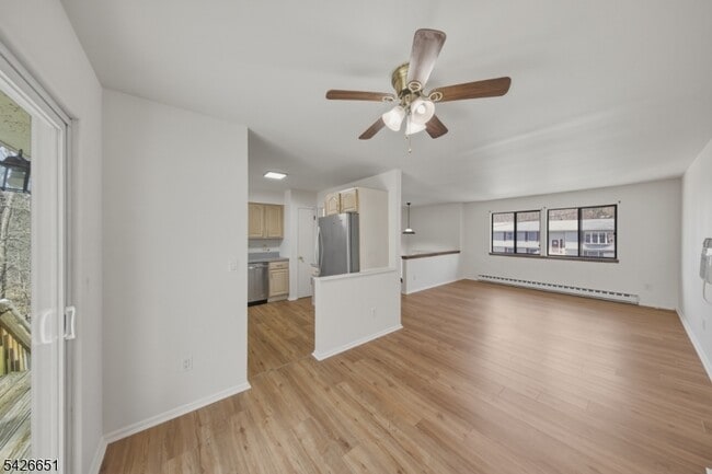 Building Photo - 15 Karen Rd