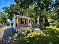 Building Photo - 2-Bedroom Burlington Home with Finished Basement, Backyard and Garage