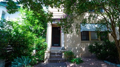 Building Photo - J19(A-B)