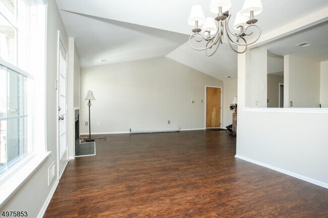 Building Photo - 22 Evergreen Dr