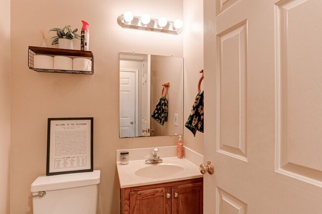 Building Photo - Three bedroom, one bathroom home in Dover