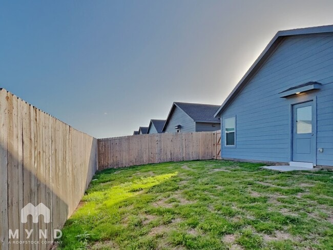 Building Photo - 1262 Basswood Dr