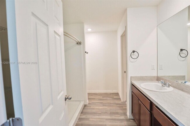 Building Photo - 2352 SE Surrey Pl