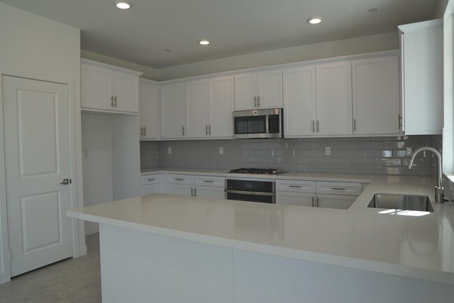 Building Photo - 35505 Sereno Ln