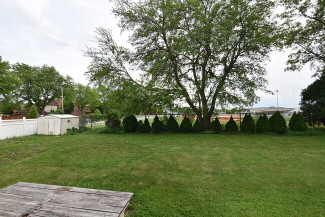 Building Photo - 1702 N Waterman Ave