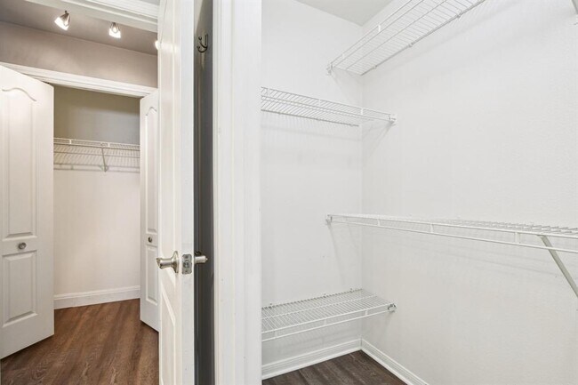 Building Photo - 6000-22 Shepherd Mountain Cove