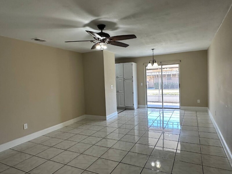 Building Photo - 27 W Country Cove Way