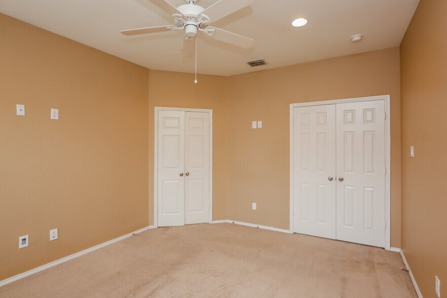 Building Photo - 1709 Heron Dr