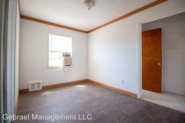 Building Photo - G3348 Flushing Rd