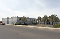 Building Photo - Spacious Townhomes