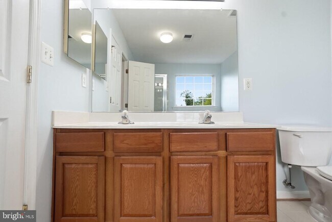 Building Photo - 899 Stonefield Square NE