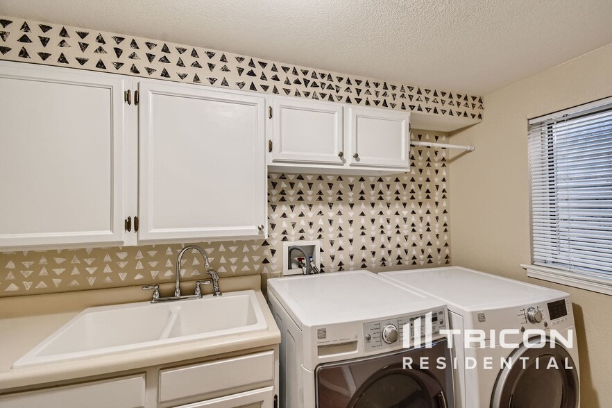 Building Photo - 11897 W Bowles Cir