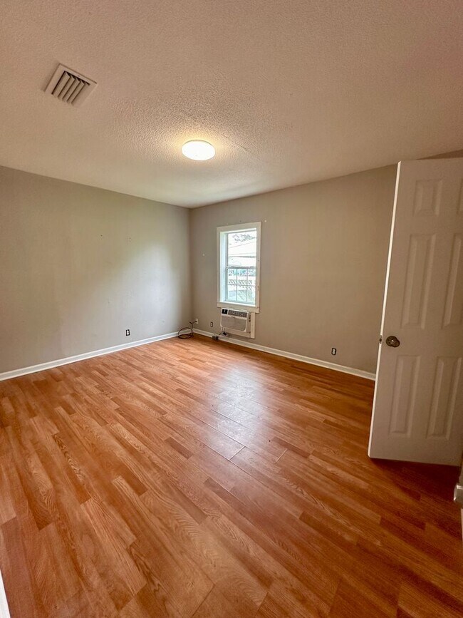 Building Photo - 3742/3748 Ogg Ave Brunswick