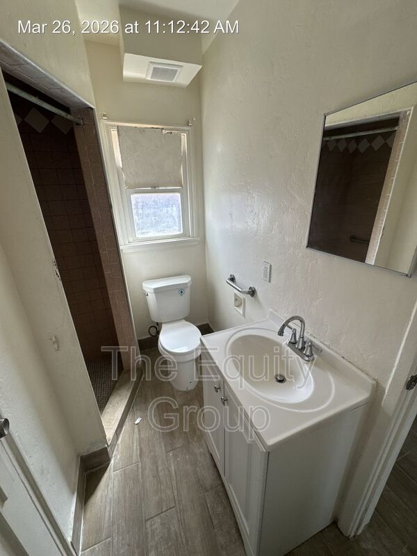 Building Photo - 240 E Hanford Armona Rd