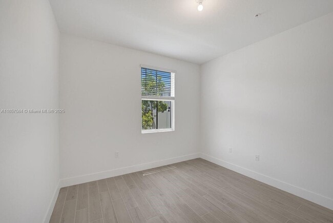 Building Photo - 133 SW 171st Ave