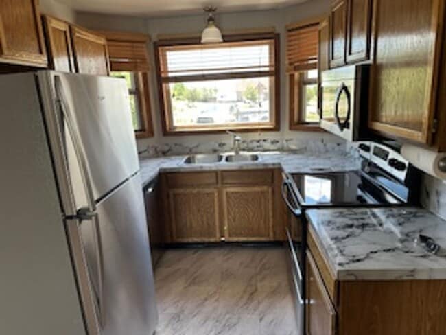 Building Photo - 3 bedroom home with a view in Spring Creek