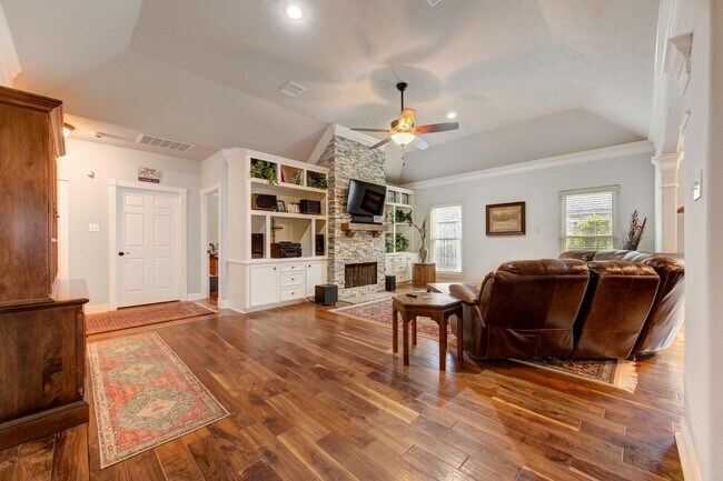 Building Photo - 1811 Emerald Green Dr